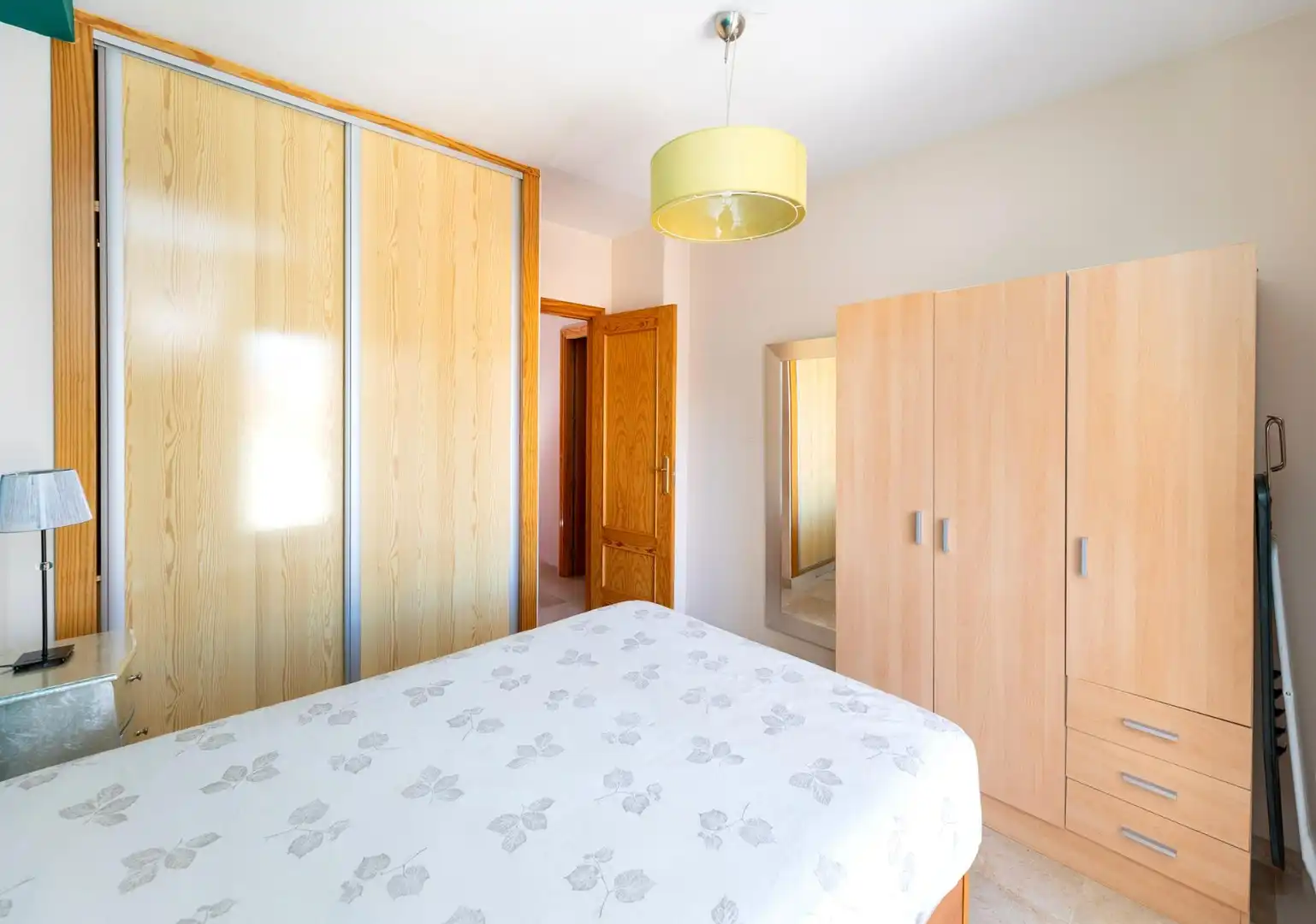Habitación de Apartamento en venta en Armilla con Terraza y Amueblado