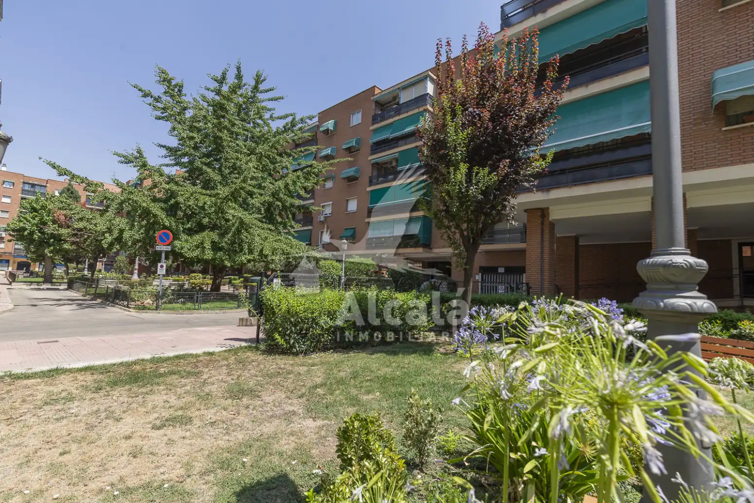 Vista exterior de Piso en venta en Alcalá de Henares con Calefacción, Jardín privado y Parquet