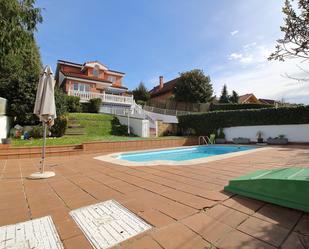 Piscina de Casa o xalet de lloguer en Gijón  amb Calefacció, Jardí privat i Terrassa