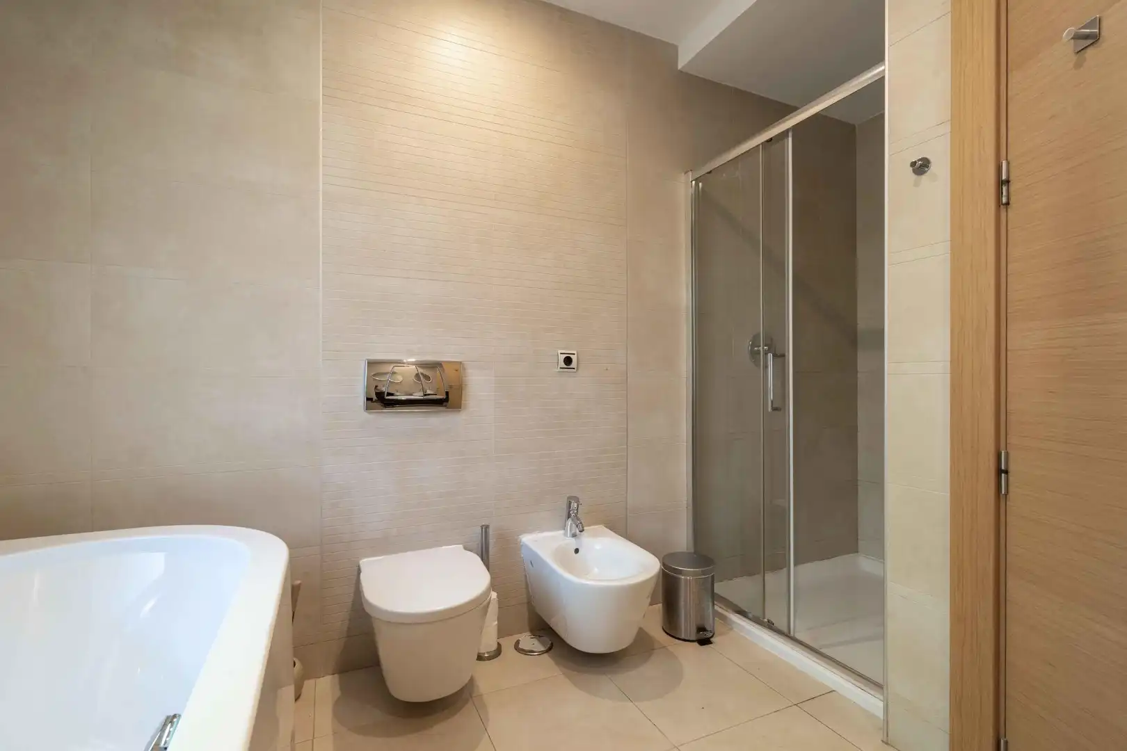 Baño de Apartamento en venta en Marbella con Aire acondicionado, Calefacción y Jardín privado