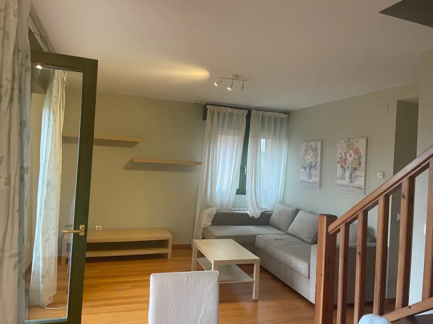 Sala de estar de Piso en venta en San Vicente de la Barquera con Calefacción, Amueblado y Balcón