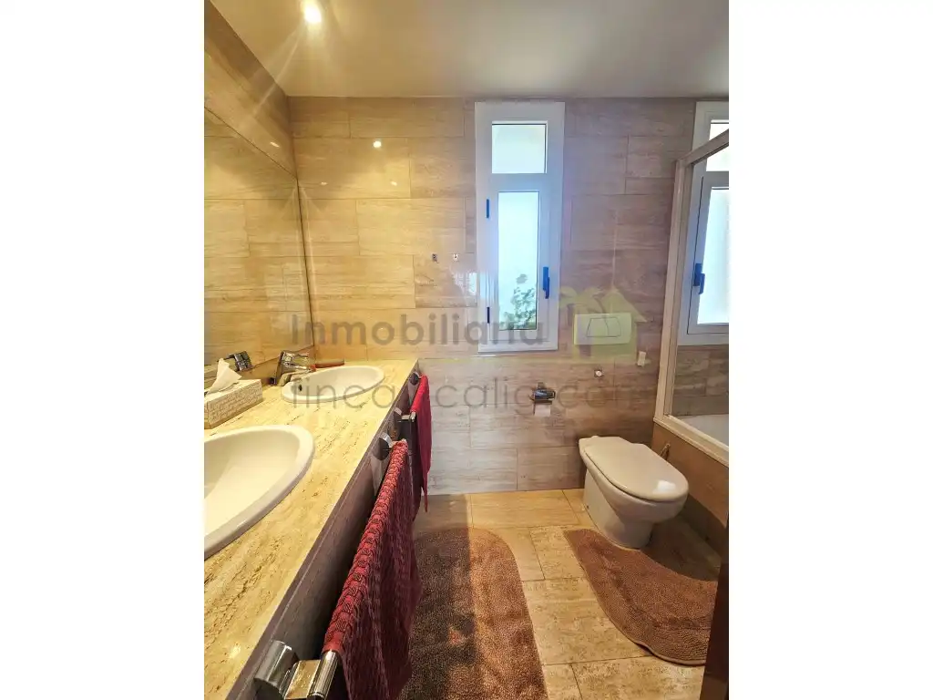 Bany de Casa o xalet en venda en San Jorge / Sant Jordi amb Aire condicionat, Calefacció i Piscina
