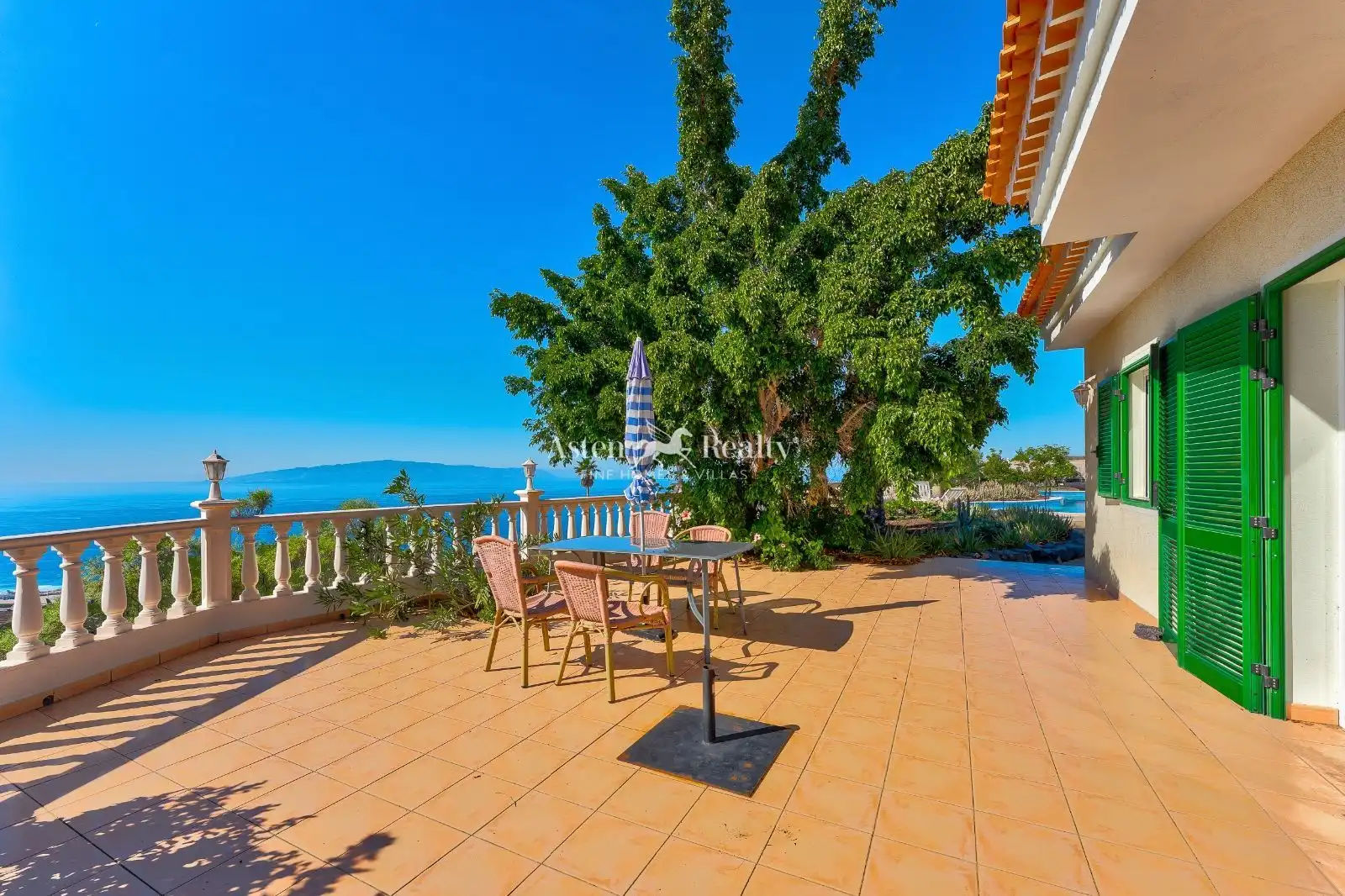 Garten von Haus oder Chalet zum Verkauf in Guía de Isora mit Terrasse, Schwimmbad und Möbliert