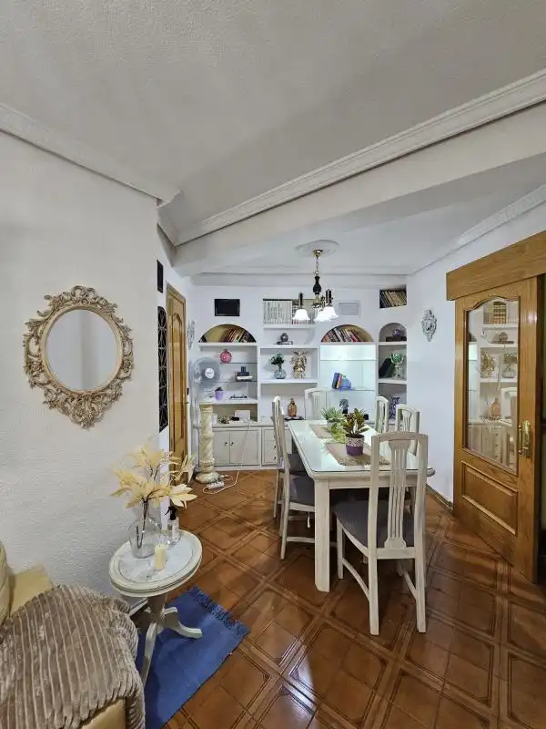 Comedor de Piso en venta en Madrid con Calefacción