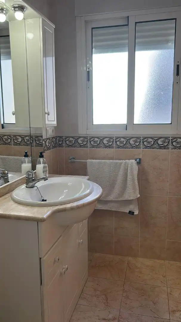 Badezimmer von Maisonette zum Verkauf in Santa Pola mit Klimaanlage, Heizung und Privatgarten