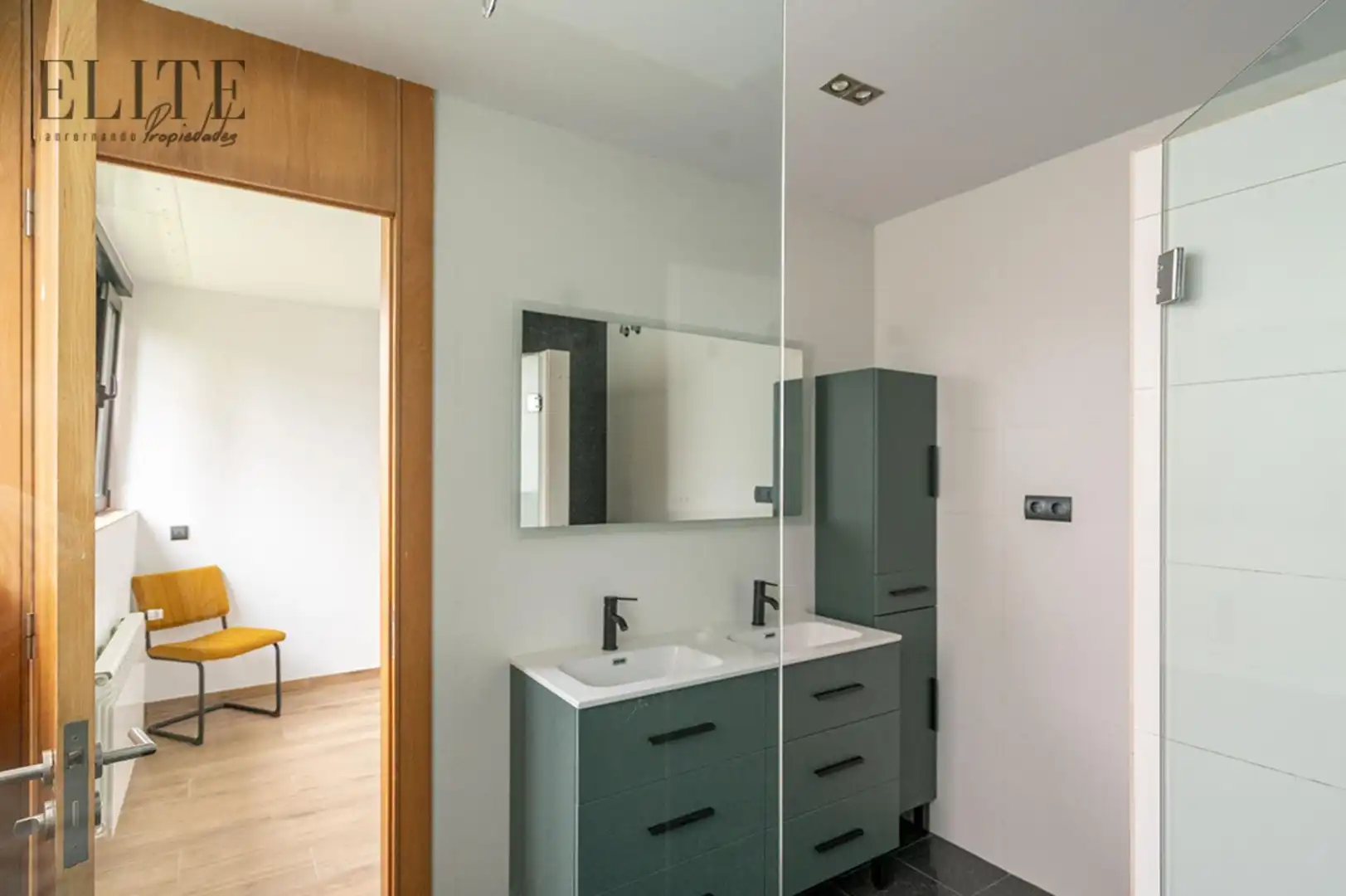 Bathroom of Ground floor for sale in Santander  with Heating