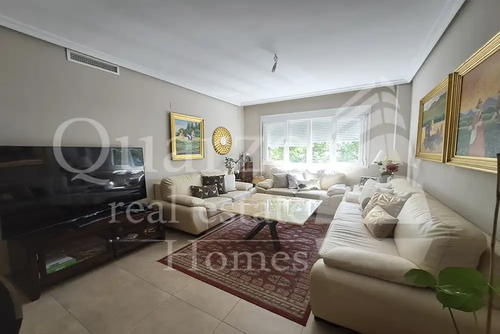Sala de estar de Casa adosada en venta en Plasencia con Calefacción, Terraza y Balcón