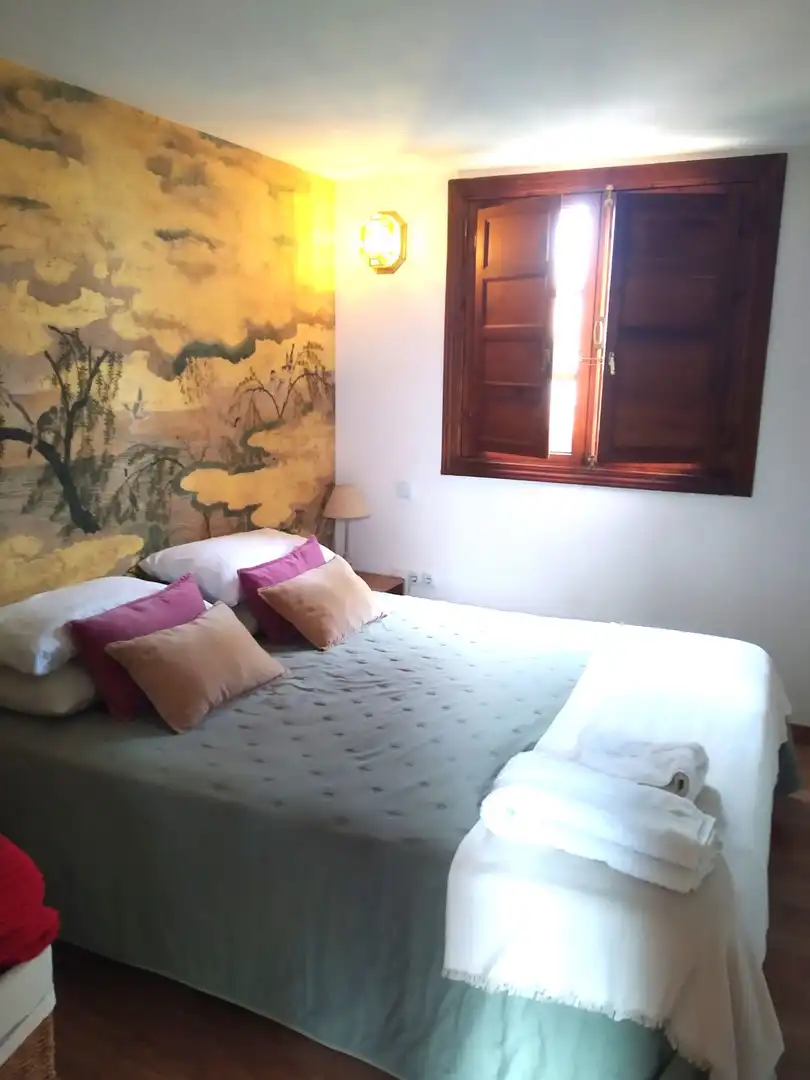 Schlafzimmer von Dachboden zur Miete in Málaga mit Klimaanlage, Terrasse und Möbliert