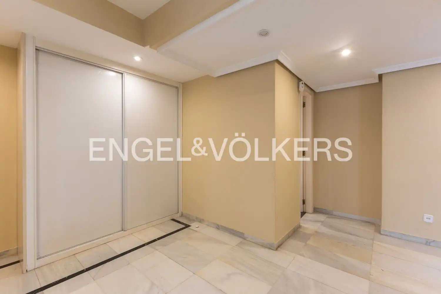 Piso en venta en Valencia con Aire acondicionado, Calefacción y Trastero
