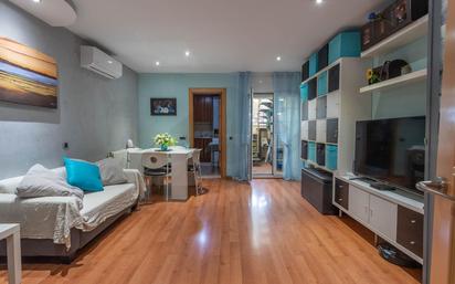 Living room of Flat for sale in Sabadell  with Terrace and Balcony