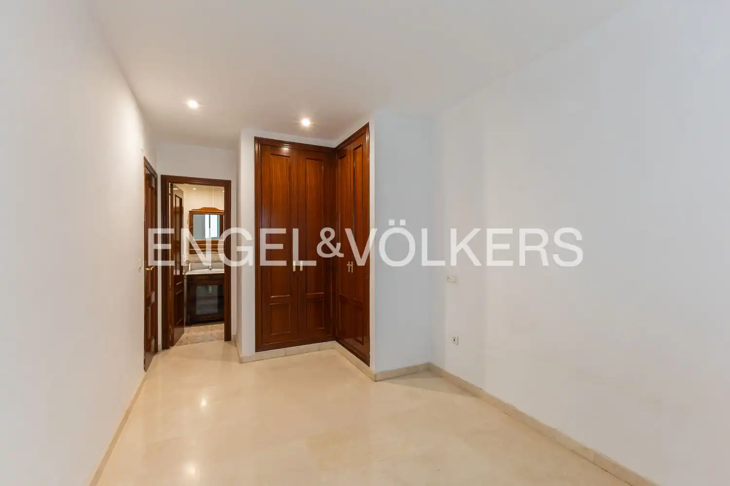 Piso de alquiler en Valencia con Aire acondicionado, Calefacción y Trastero