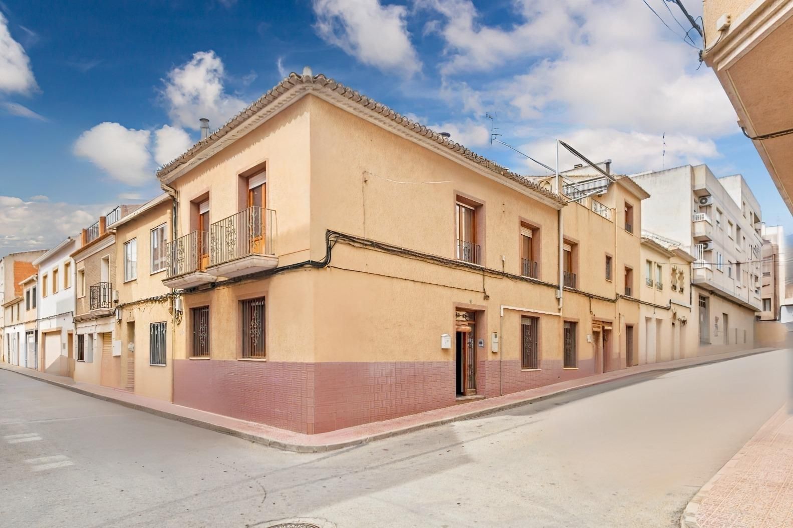 Vista exterior de Casa o xalet en venda en Caudete amb Aire condicionat, Calefacció i Terrassa