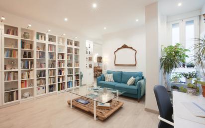 Living room of Flat for sale in  Madrid Capital  with Air Conditioner, Heating and Oven