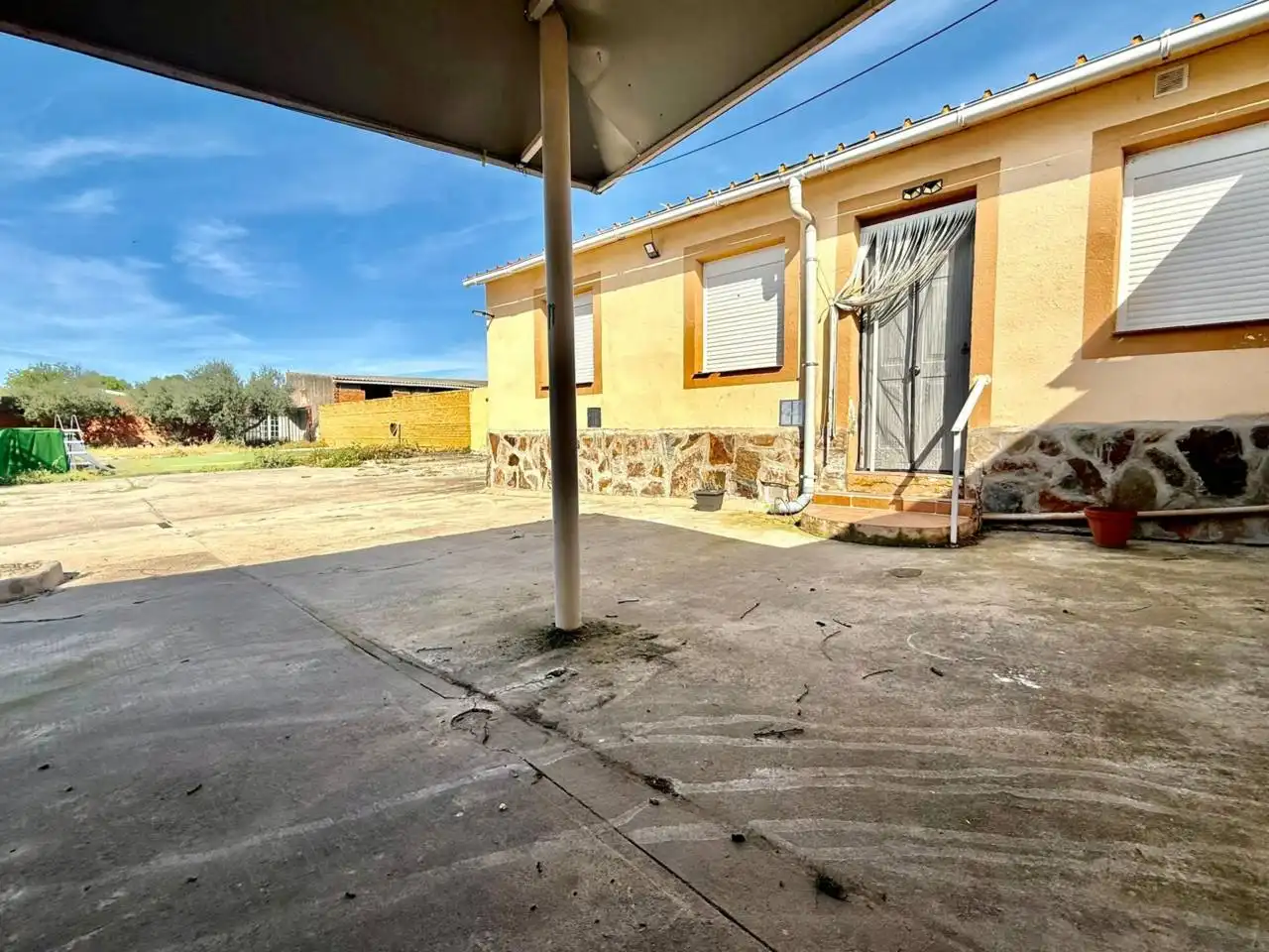 Exterior view of Houses for sale in Carriches  with Private garden and Swimming Pool