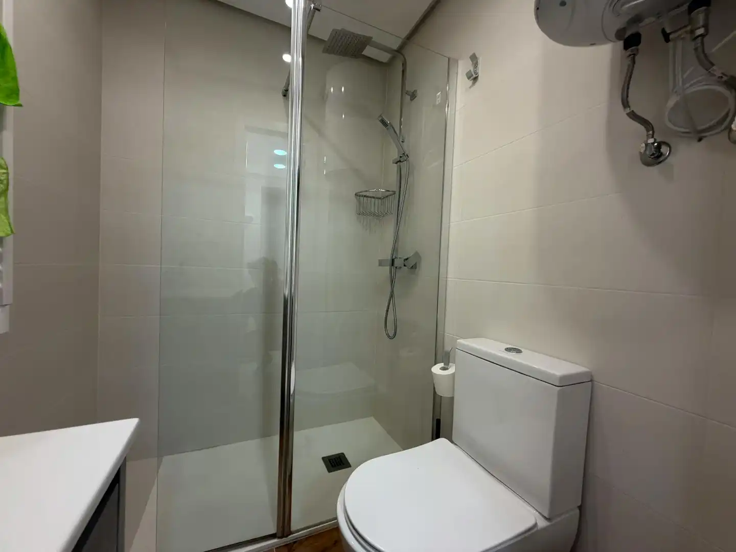 Bathroom of Flat for rent in Madrid  with Air Conditioner, Heating and Furnished