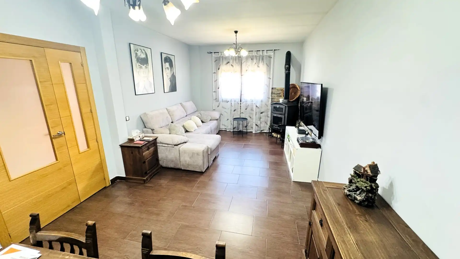 Sala d'estar de Casa o xalet en venda en Cedillo del Condado amb Aire condicionat, Calefacció i Jardí privat