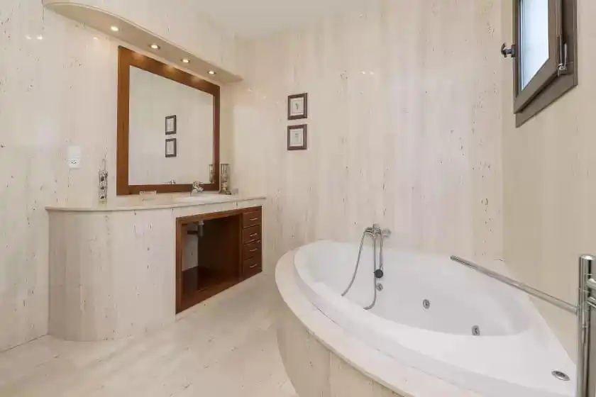 Bathroom of Houses for sale in Chiclana de la Frontera