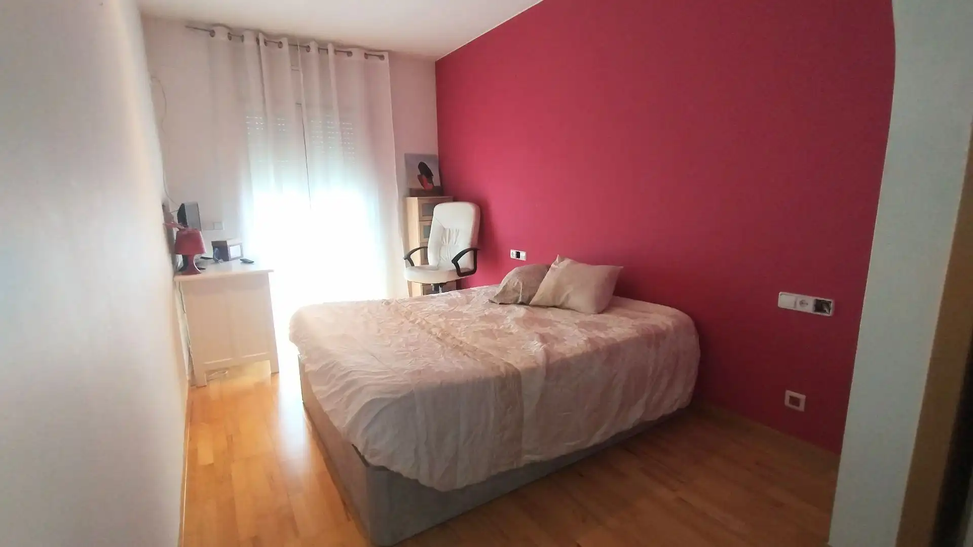Habitación de Casa adosada en venta en Girona con Aire acondicionado, Calefacción y Terraza