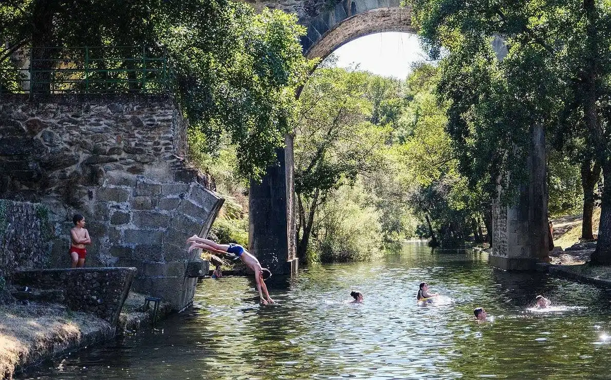 Swimming pool of Houses for sale in Gata, Cáceres
