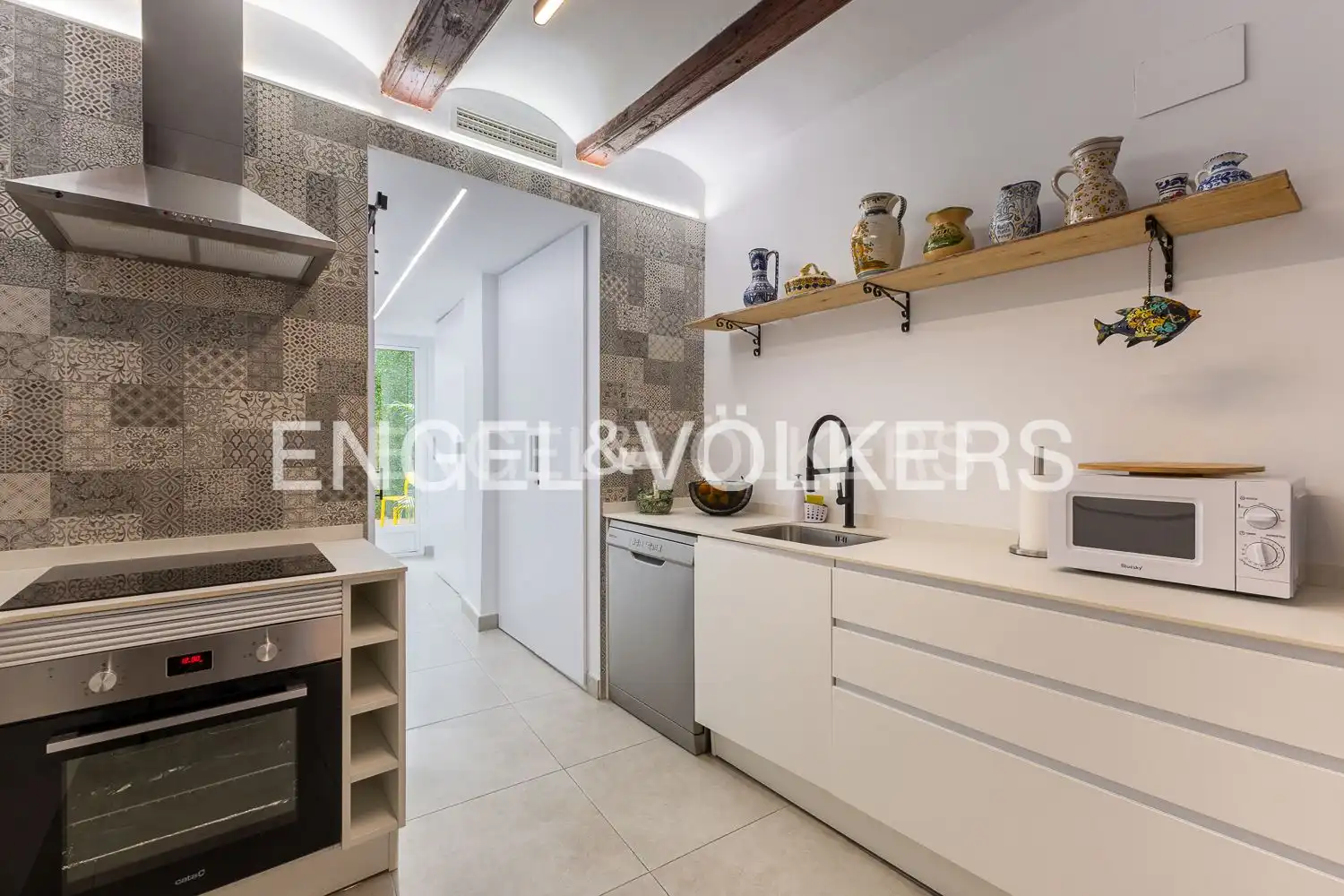 Cuina de Apartament de lloguer en Valencia amb Aire condicionat, Calefacció i Moblat