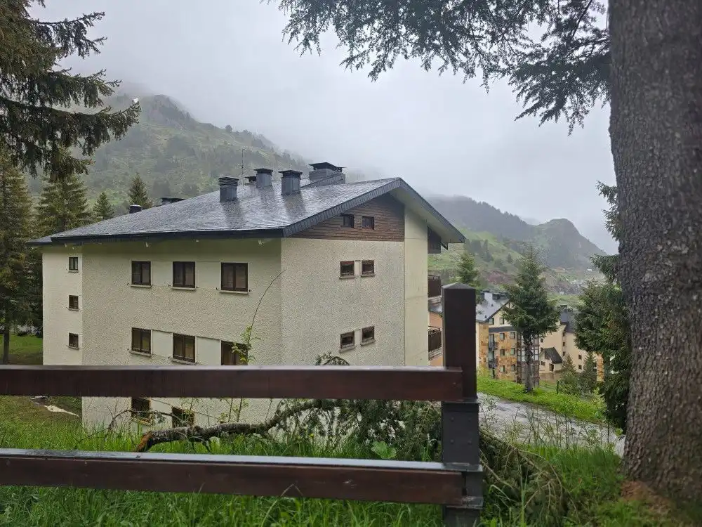Vista exterior de Pis en venda en Aisa amb Calefacció i Traster