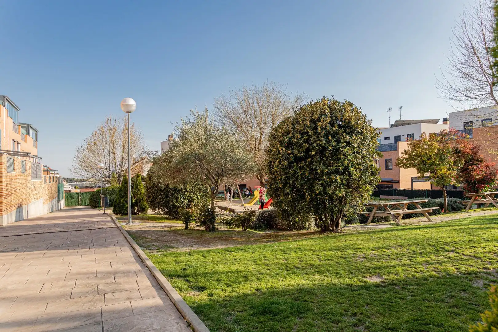 Jardín de Casa adosada en venta en Valdemoro con Aire acondicionado, Calefacción y Jardín privado