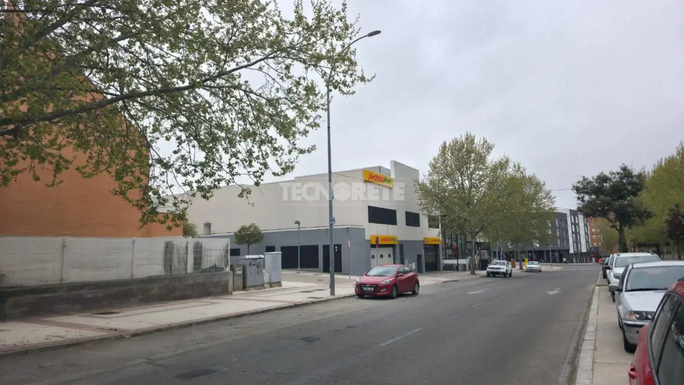 Vista exterior de Casa adosada en venta en Guadalajara con Jardín privado, Parquet y Terraza