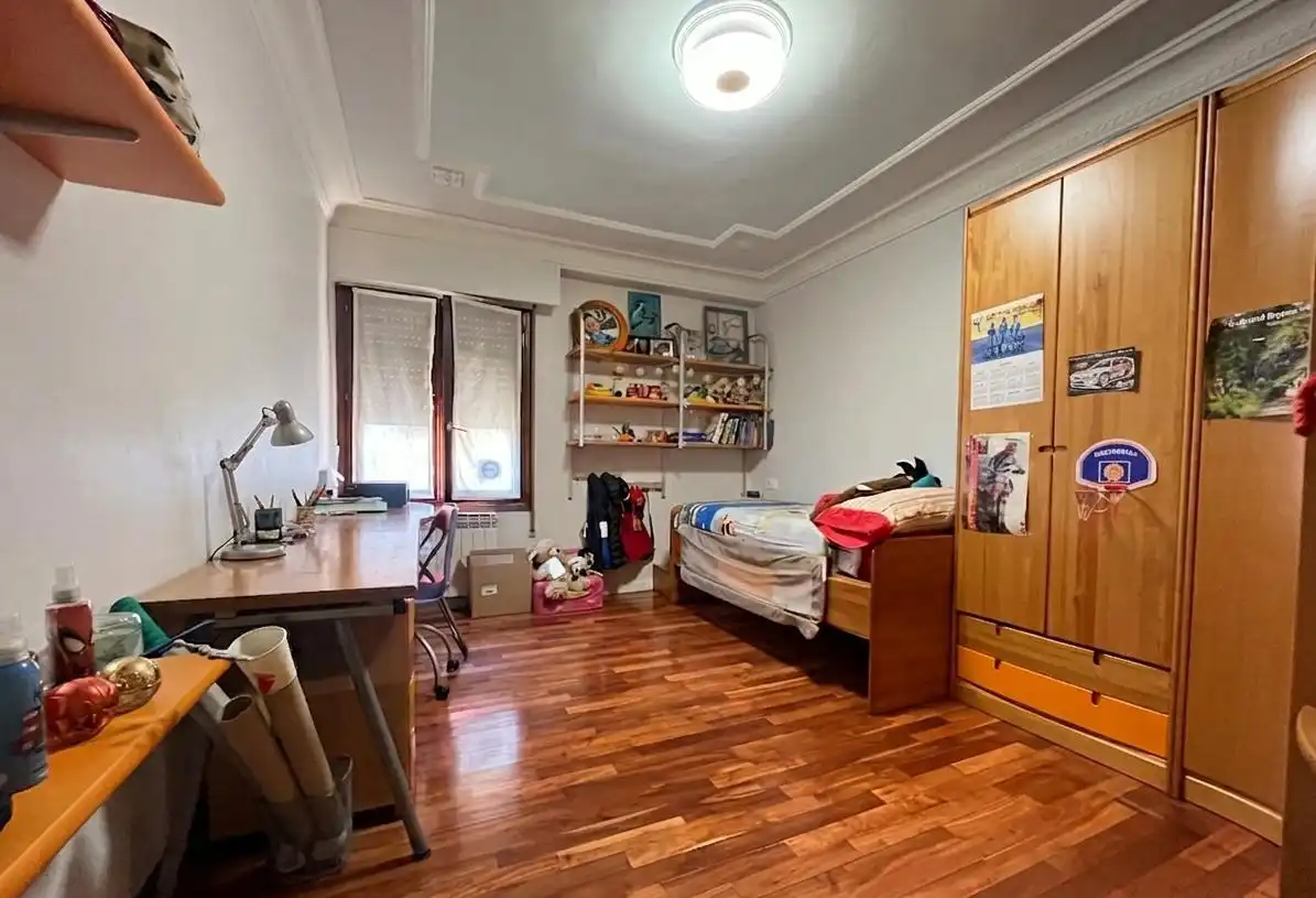 Dormitori de Pis en venda en Vitoria - Gasteiz amb Calefacció, Parquet i Traster