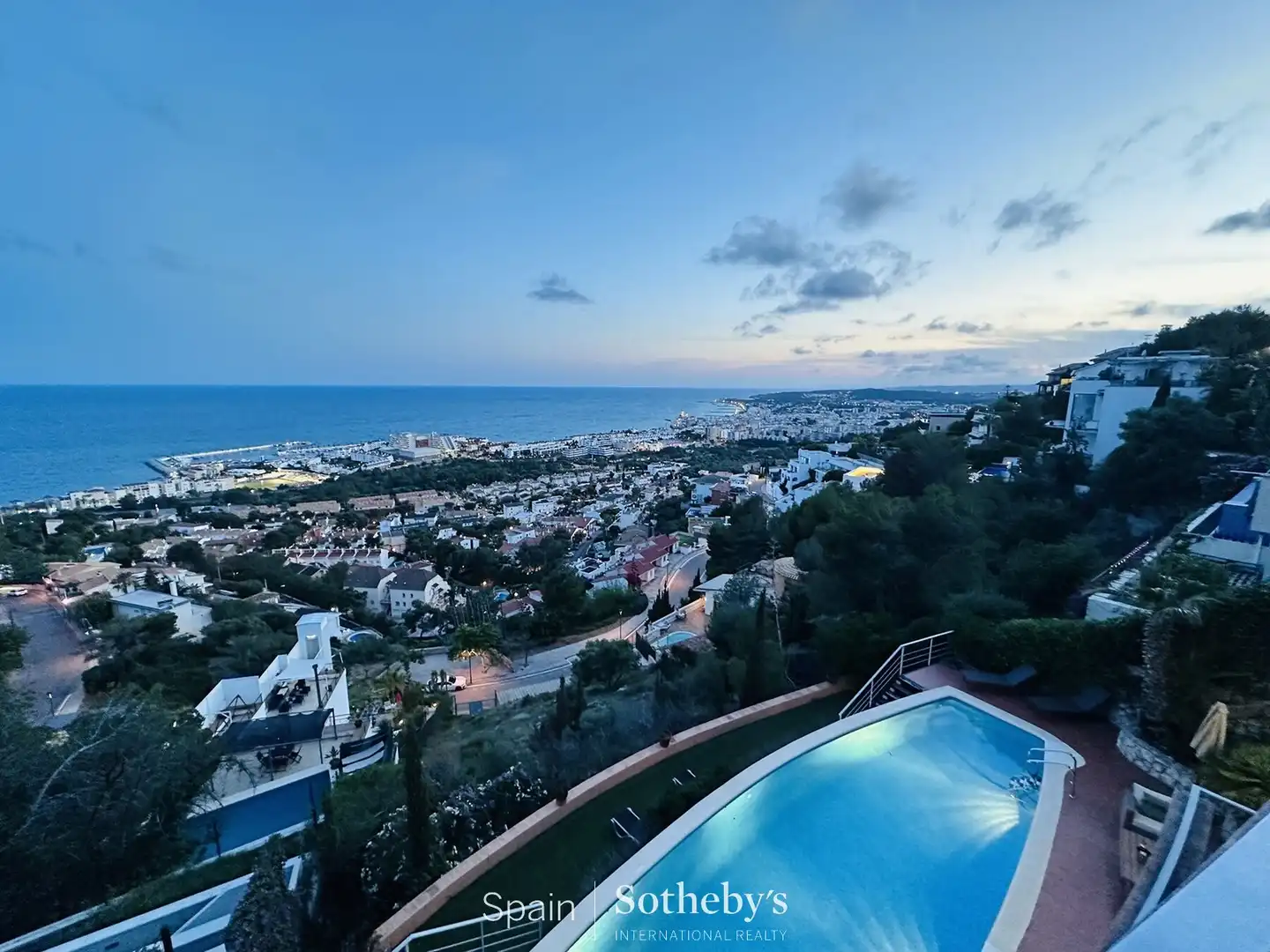 Piscina de Casa o xalet en venda en Sitges amb Aire condicionat, Calefacció i Jardí privat