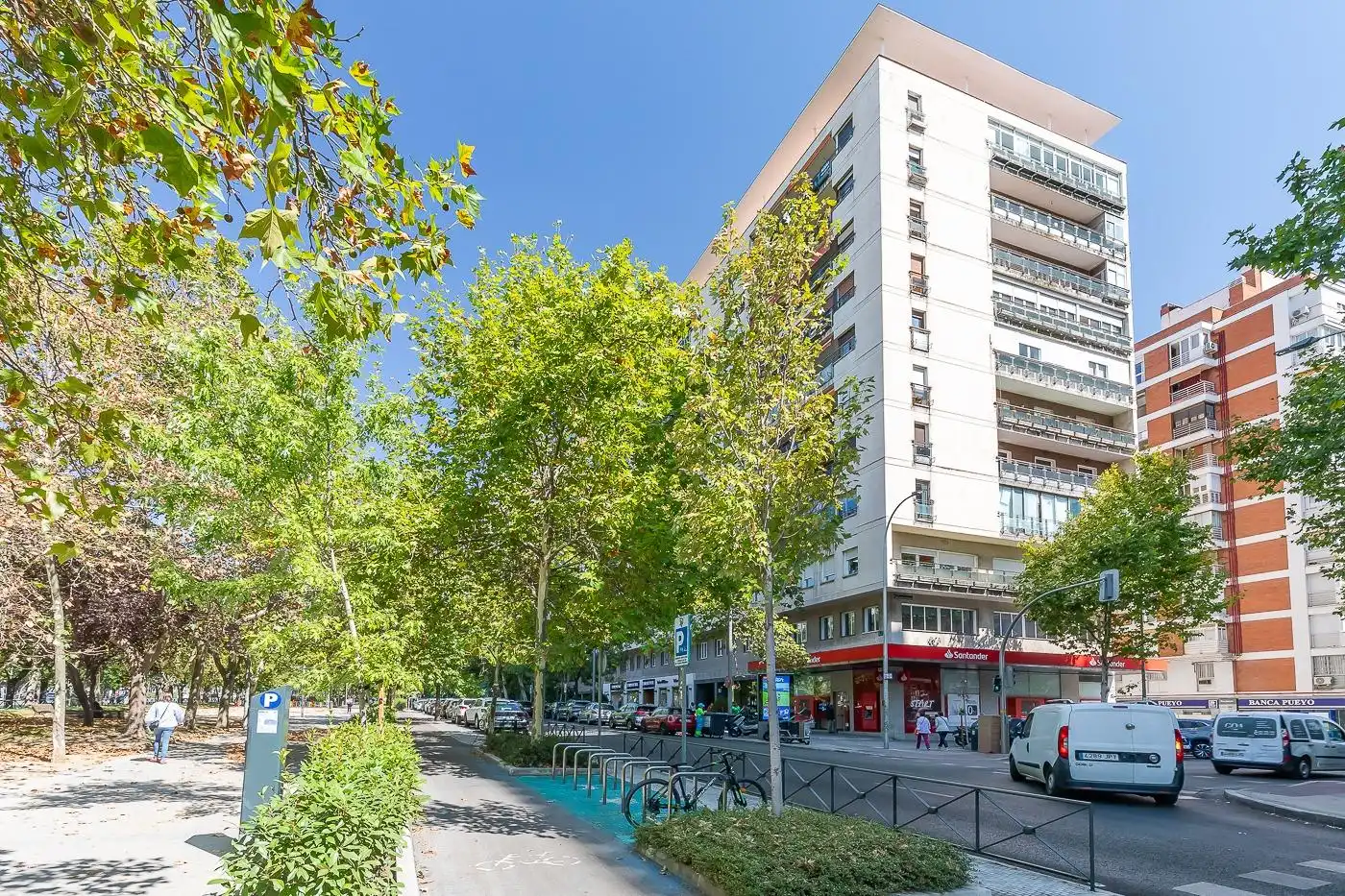 Vista exterior de Oficina de lloguer en Madrid amb Aire condicionat, Calefacció i Terrassa