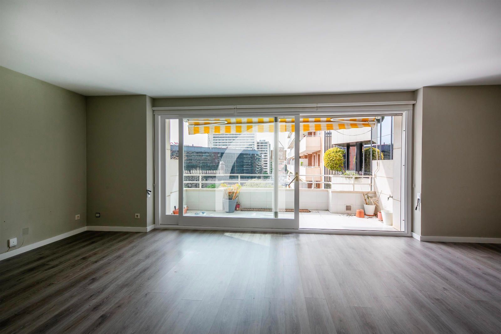 Living room of Flat for sale in  Barcelona Capital  with Air Conditioner, Heating and Parquet flooring