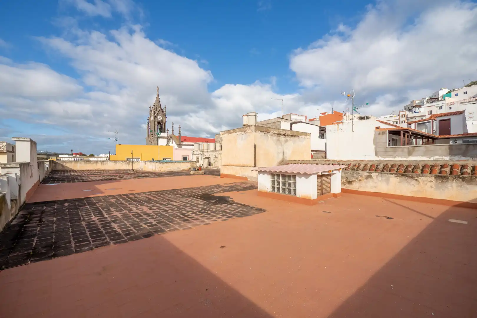 Vista exterior de Casa o xalet en venda en Arucas amb Terrassa, Traster i Balcó