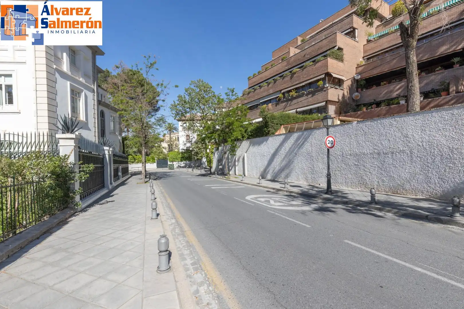 Vista exterior de Pis en venda en Granada amb Terrassa, Traster i Piscina comunitària