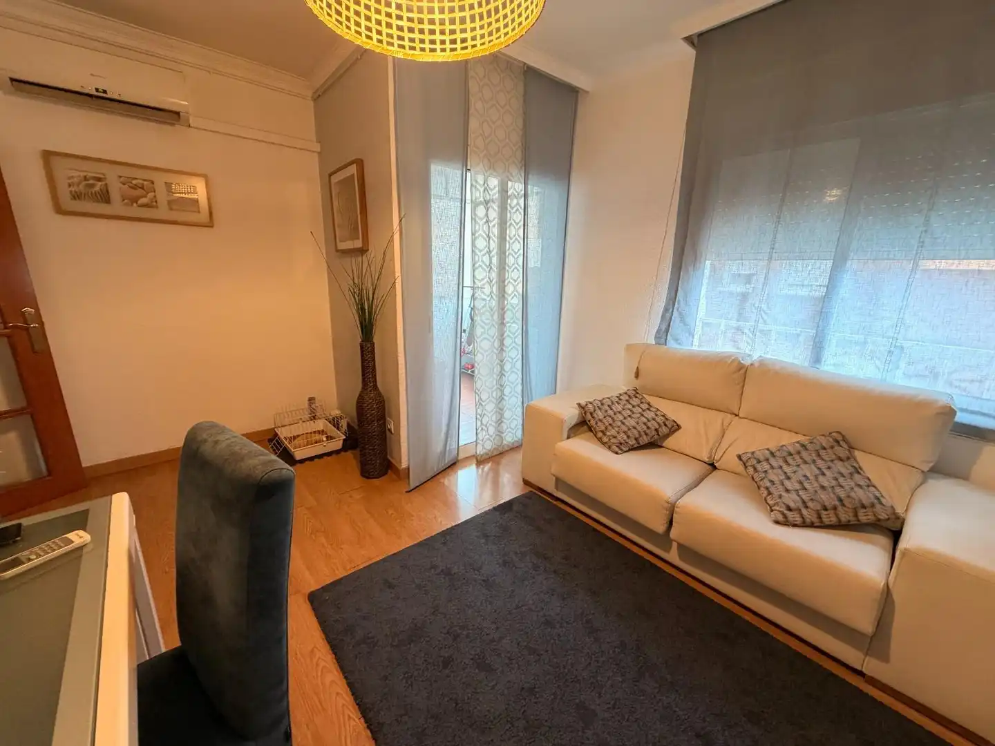 Living room of Flat for sale in Sabadell  with Parquet flooring and Balcony
