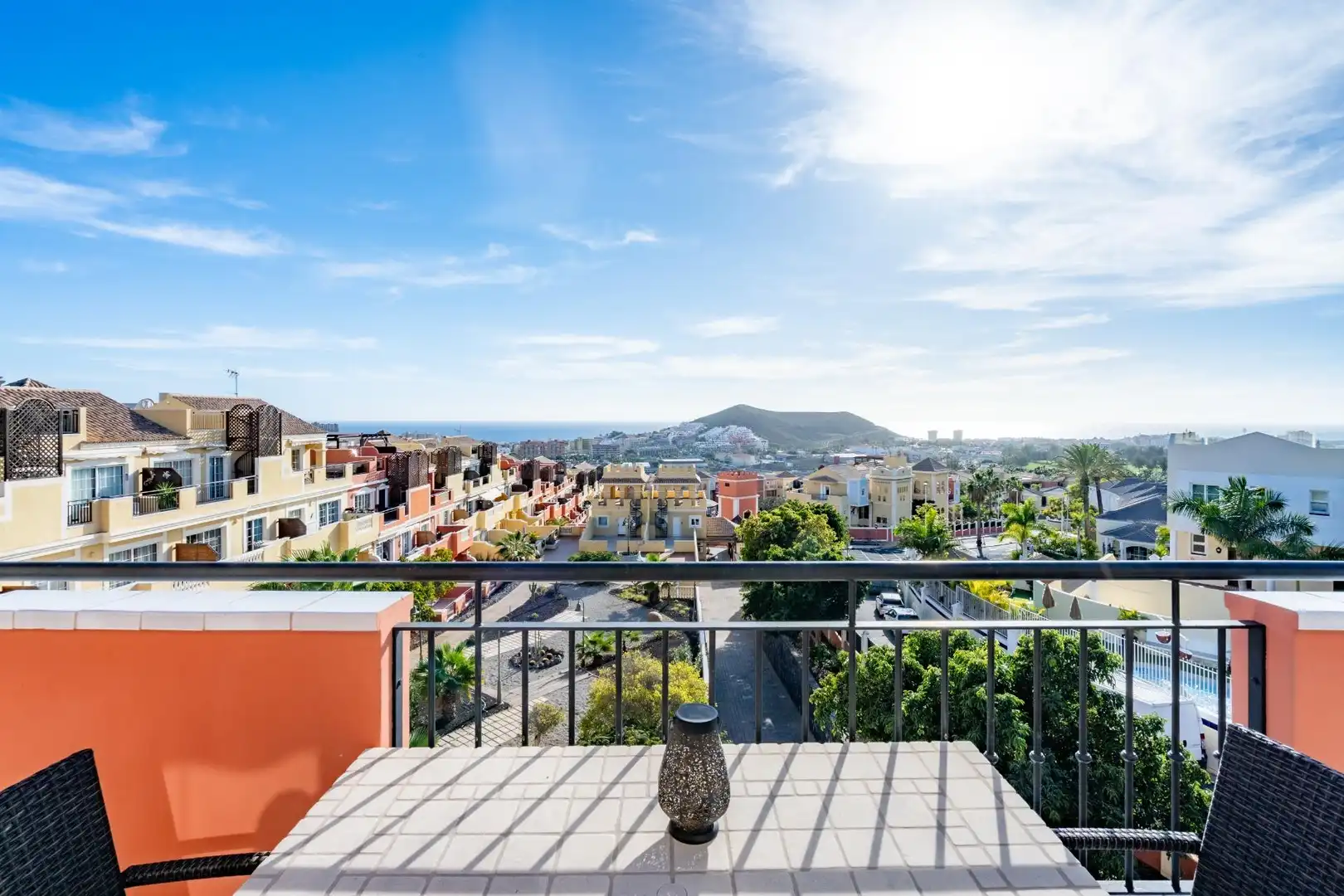 Vista exterior de Apartament de lloguer en Arona amb Jardí privat, Terrassa i Moblat