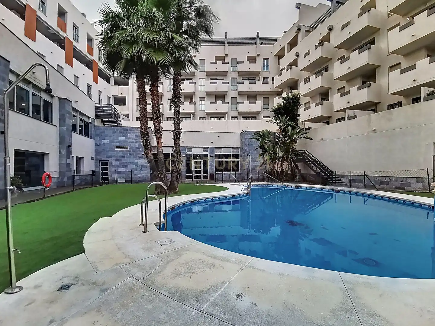 Piscina de Apartament de lloguer en Mijas amb Aire condicionat, Jardí privat i Traster