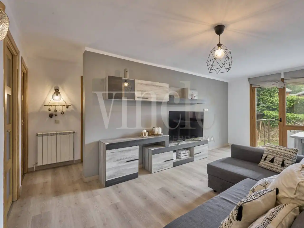 Sala d'estar de Casa o xalet en venda en Fontanals de Cerdanya amb Calefacció, Jardí privat i Parquet
