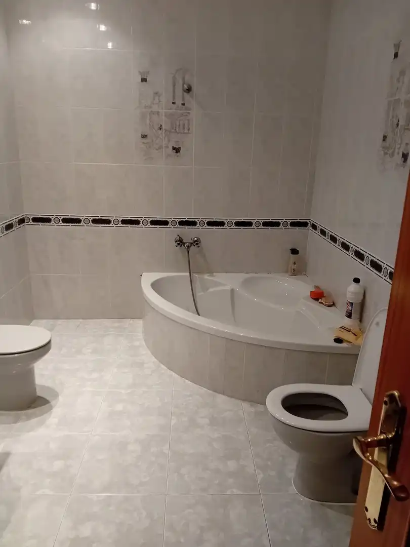 Badezimmer von Wohnung zum Verkauf in Almagro mit Klimaanlage, Heizung und Terrasse