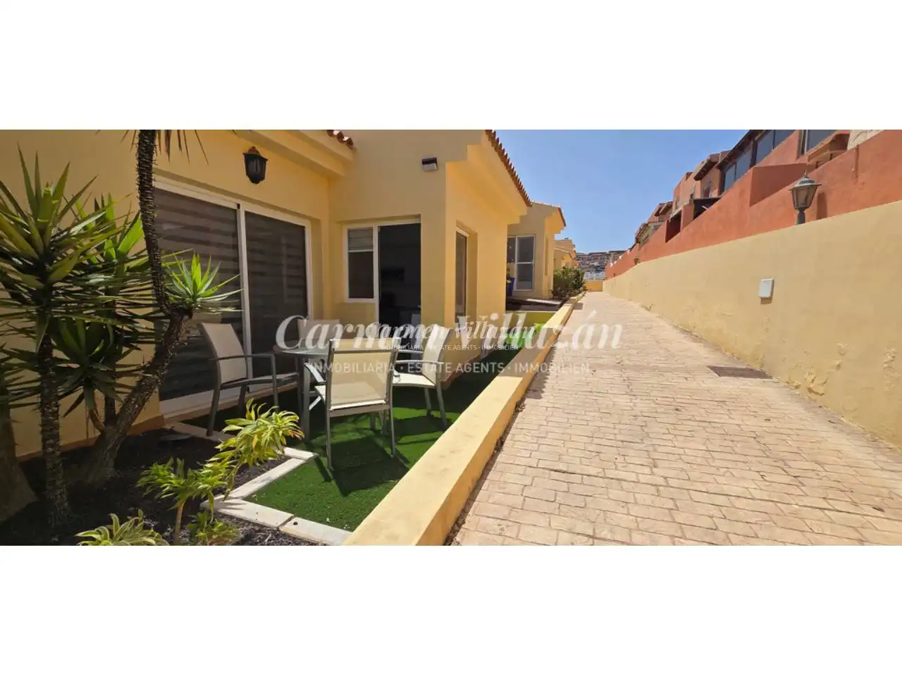 Exterior view of Duplexes for sale in Antigua  with Terrace, Furnished and Balcony