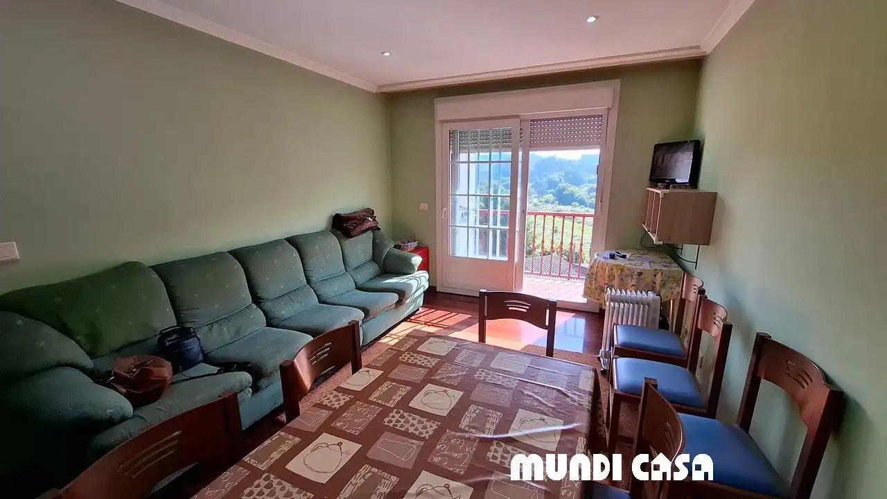 Sala d'estar de Pis en venda en Boiro amb Traster i Balcó
