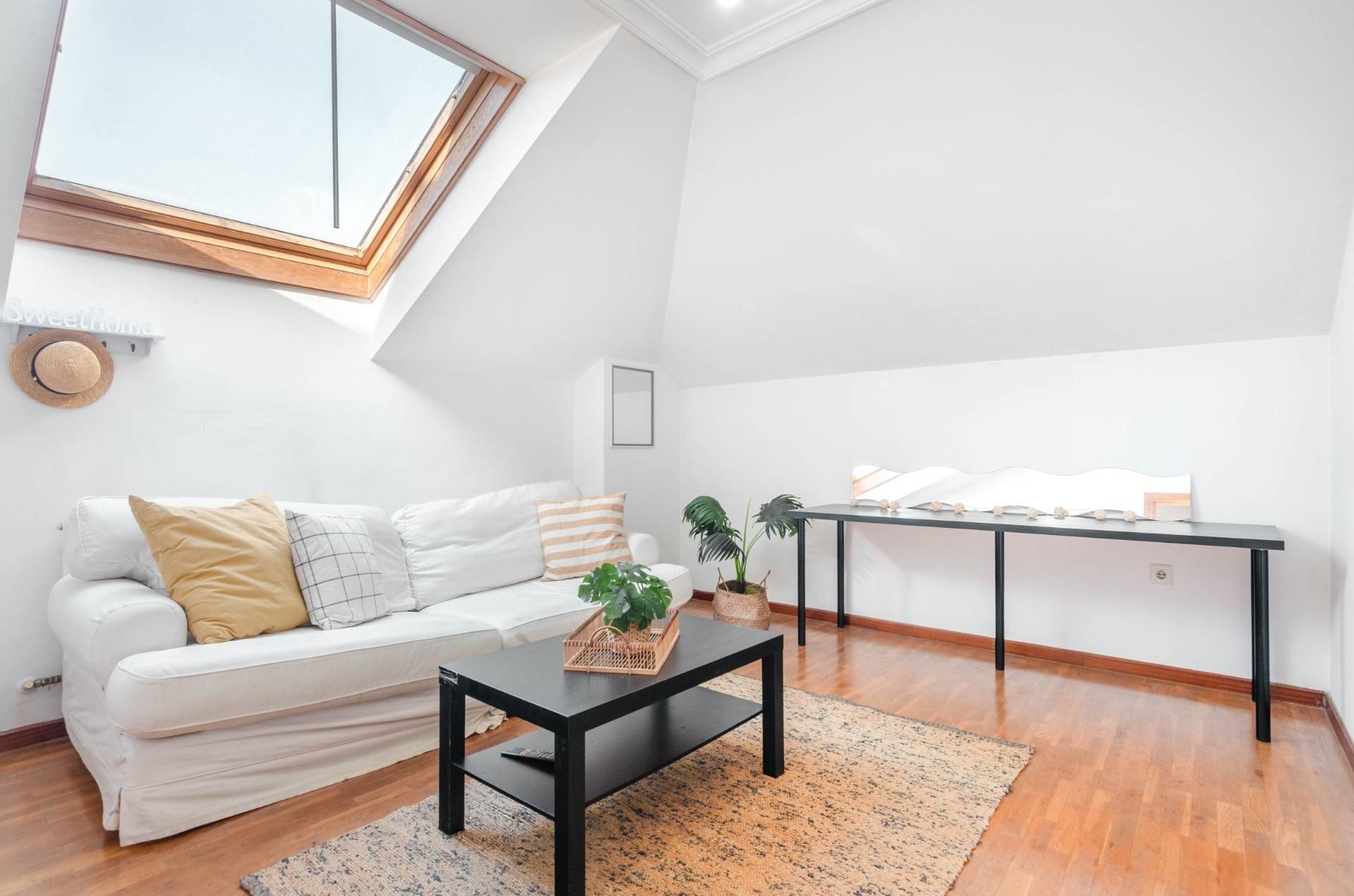 Sala de estar de Apartamento en venta en Oviedo  con Calefacción y Trastero