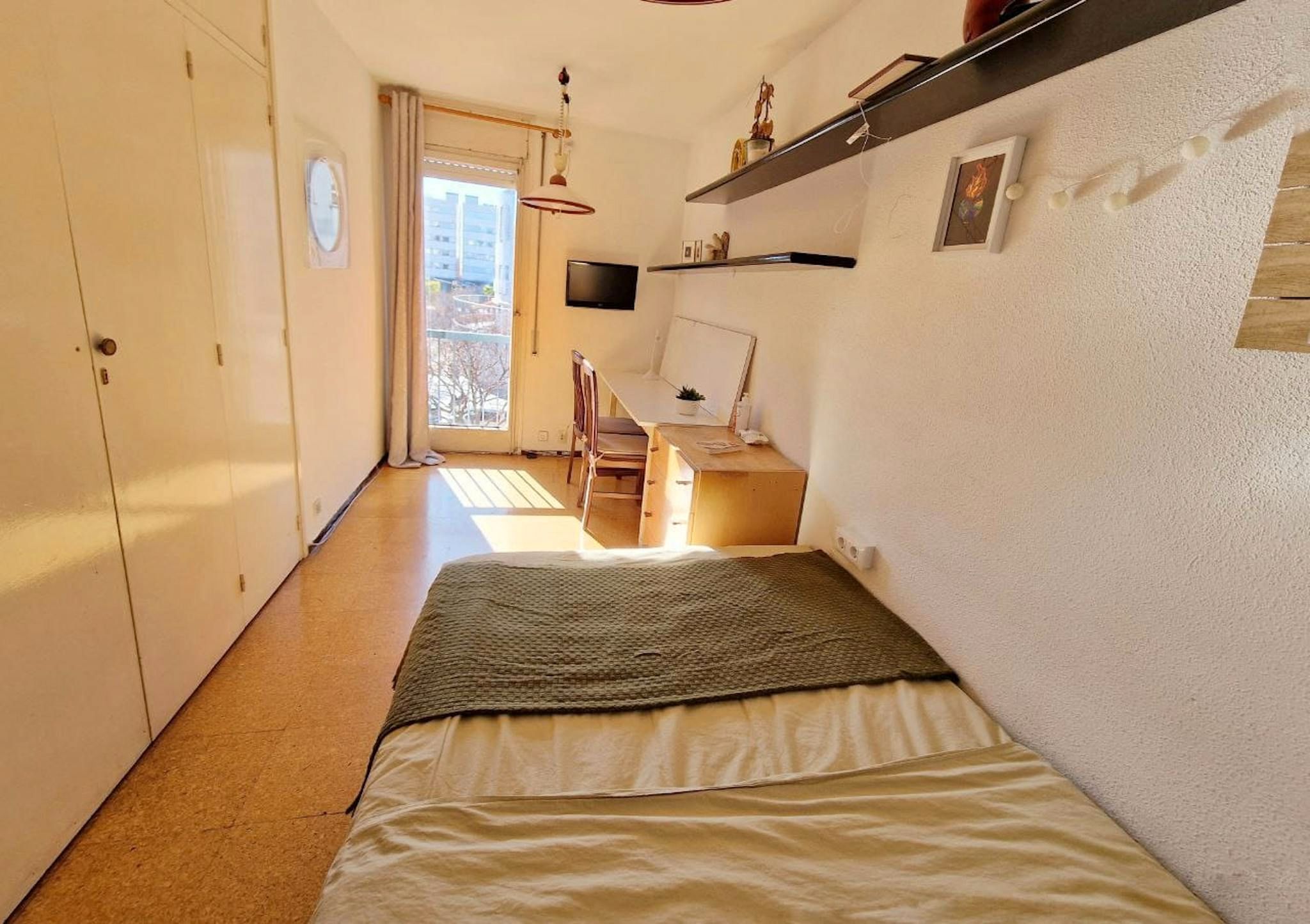 Bedroom of Flat for share in  Barcelona Capital  with Furnished, Washing machine and TV