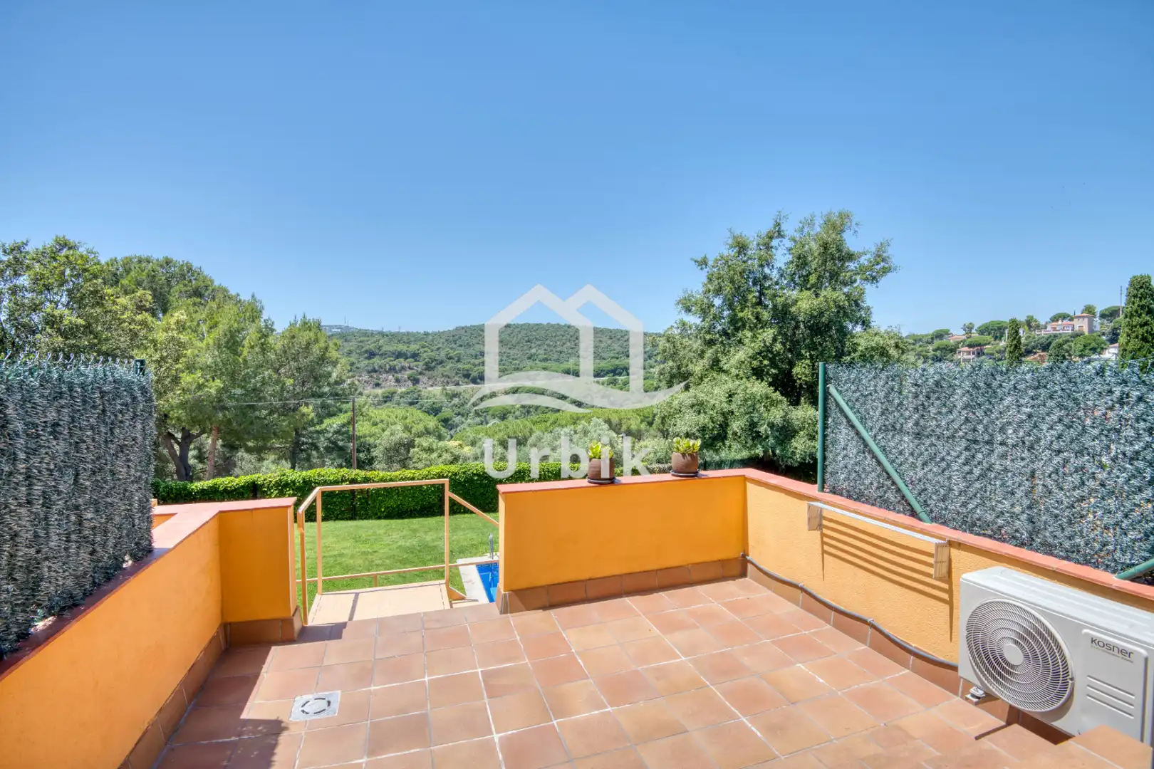 Garten von Einfamilien-Reihenhaus zum Verkauf in Castell d'Aro, Platja d'Aro i s'Agaró mit Klimaanlage, Heizung und Terrasse