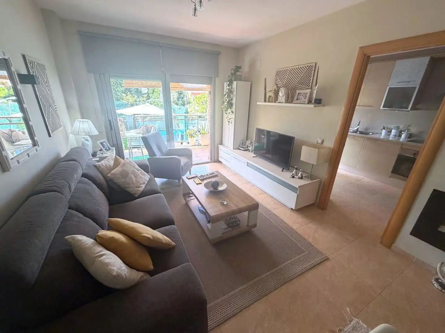 Sala de estar de Casa adosada en venta en El Vendrell con Aire acondicionado, Calefacción y Jardín privado