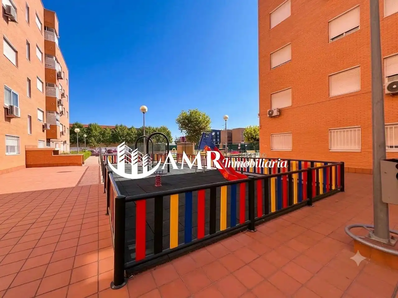 Vista exterior de Piso en venta en Parla con Aire acondicionado, Calefacción y Trastero