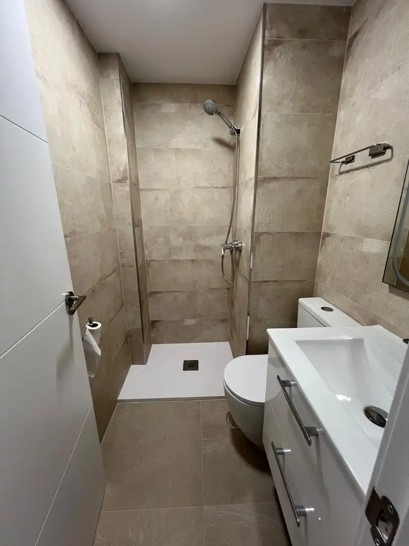 Baño de Piso de alquiler en Sevilla con Aire acondicionado, Terraza y Amueblado