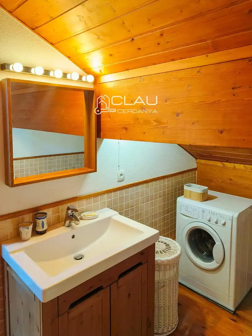 Baño de Dúplex de alquiler en Latour - de - Carol con Calefacción, Parquet y Terraza