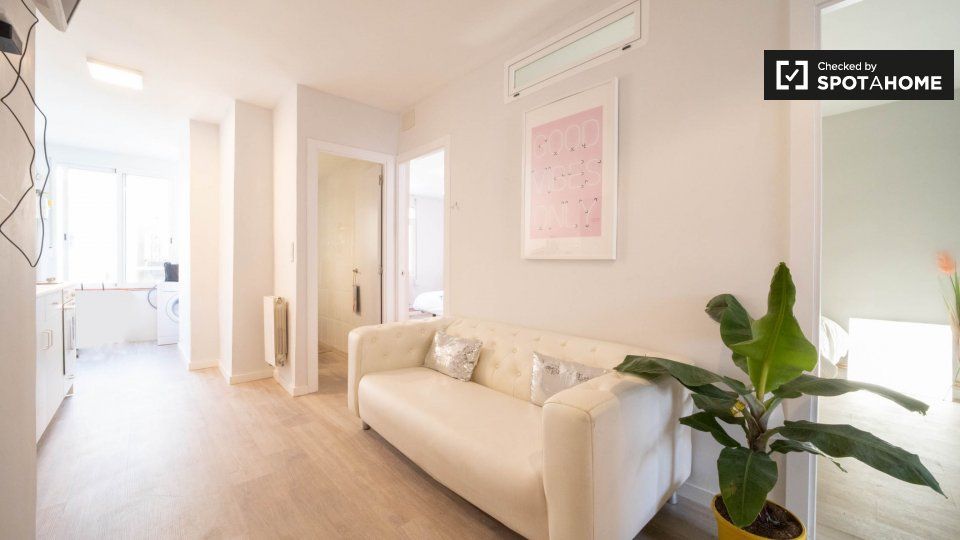 Living room of Flat to rent in  Madrid Capital  with Air Conditioner, Heating and Furnished