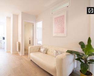 Living room of Flat to rent in  Madrid Capital  with Air Conditioner, Heating and Furnished