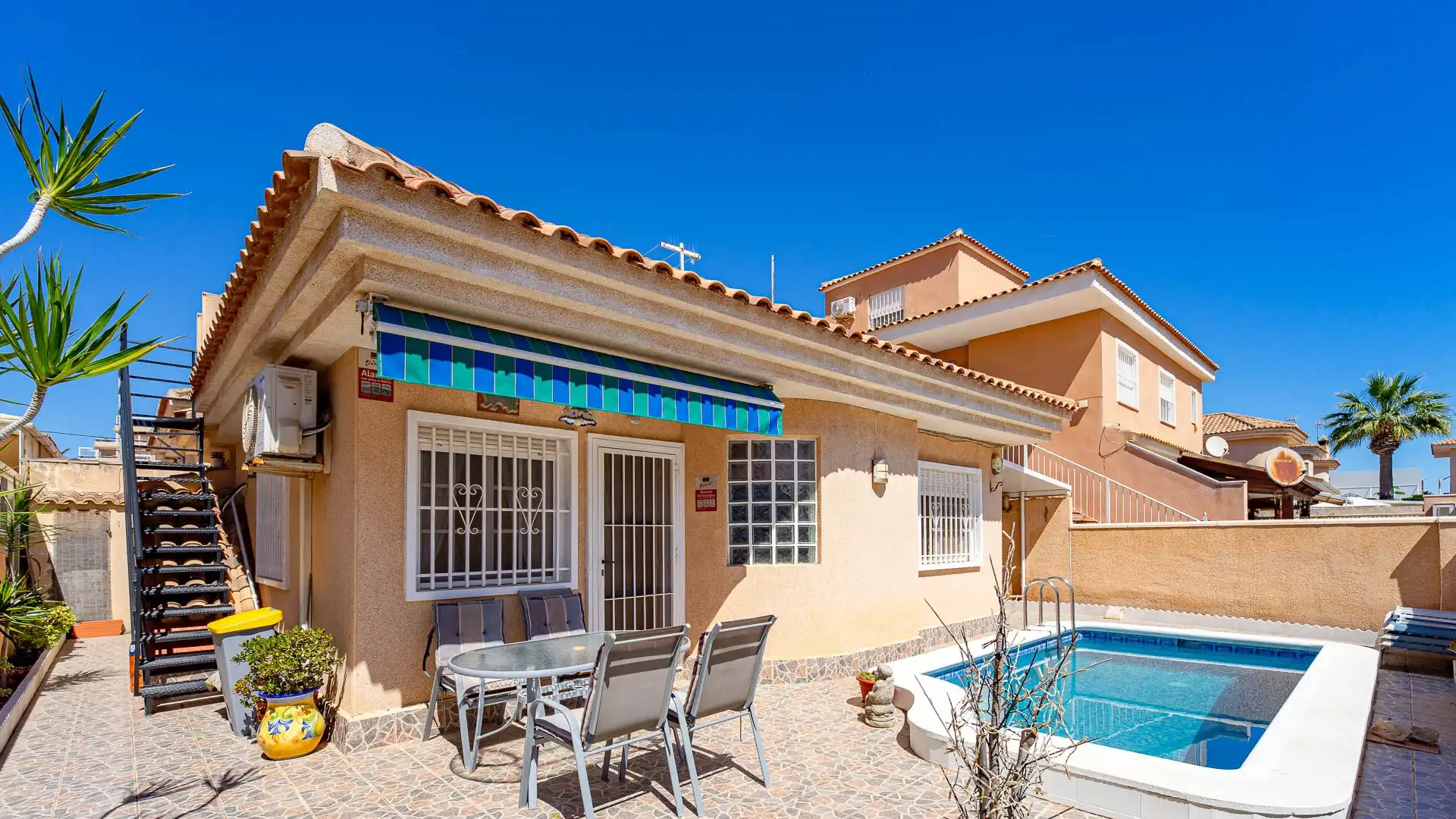 Vista exterior de Casa o chalet en venta en Torrevieja
